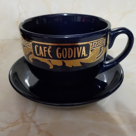 CAFE GODIVA LARGE COFFEE, TEA, HOT CHOCOLATE 5"WIDE  CUP W SAUCER NAVY WGOLD - Picture 1 of 4